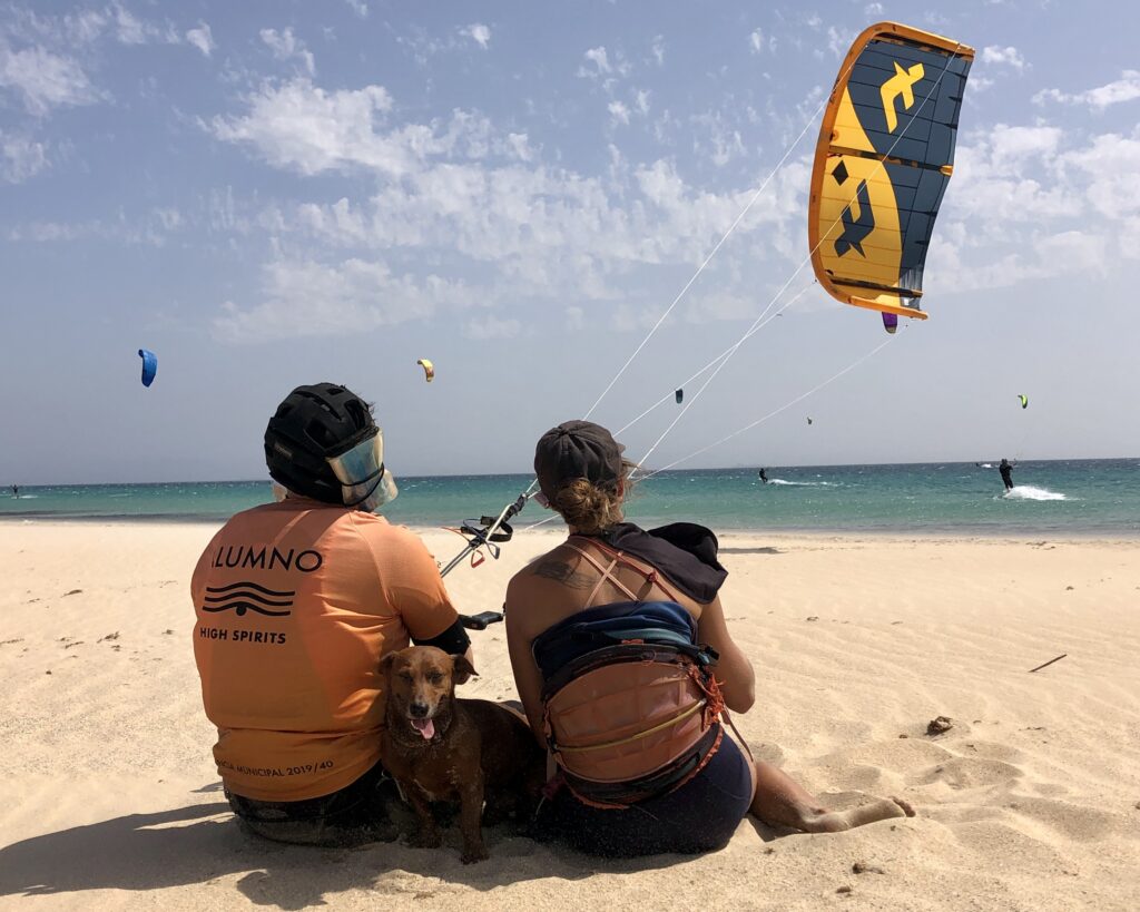 Kitesurf student flying the kite with short lines on the first day, assisted by instructor – safe, controlled start.