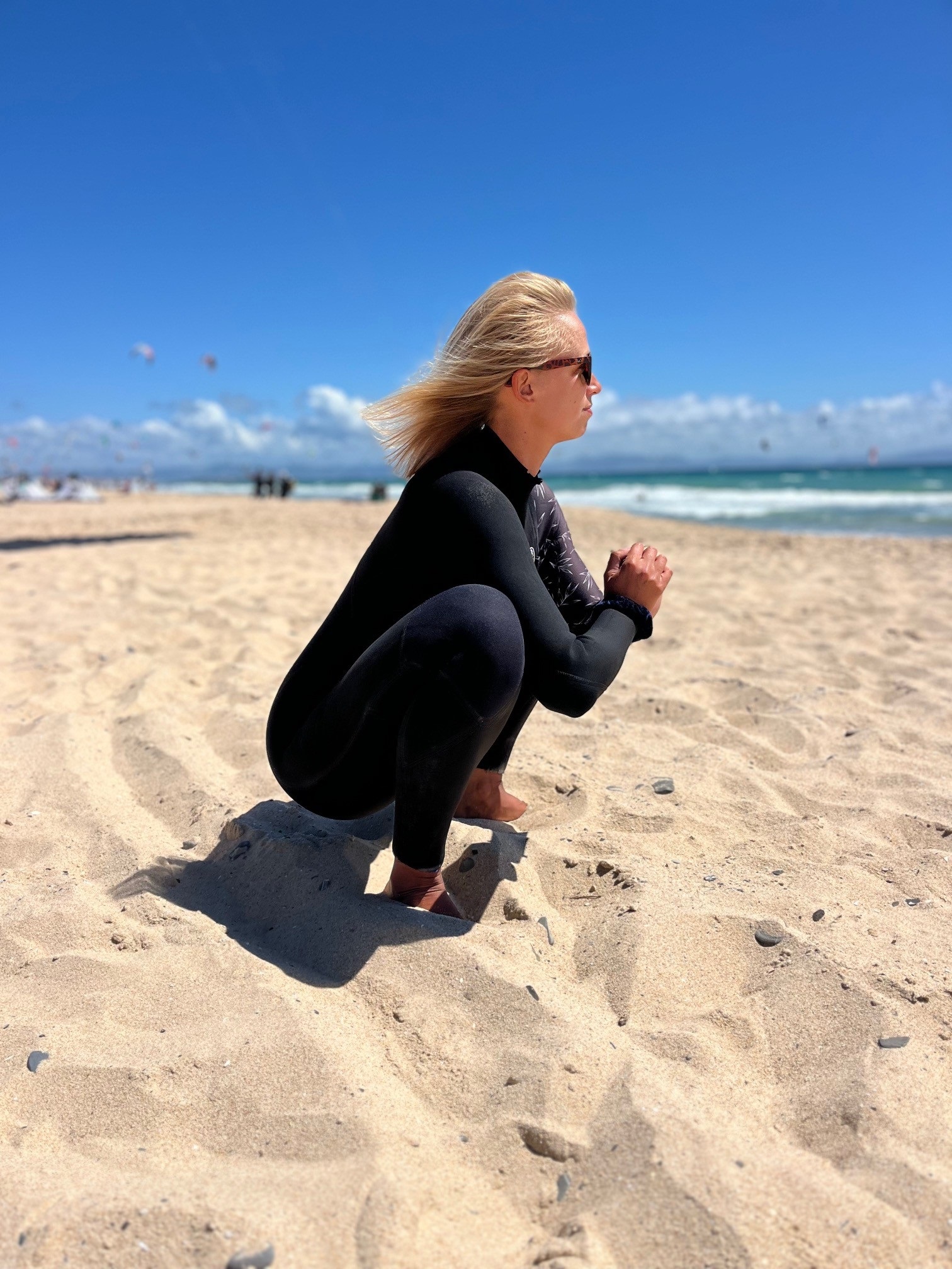 Sentadilla profunda para mejorar la movilidad, el equilibrio y el control corporal para el kitesurf