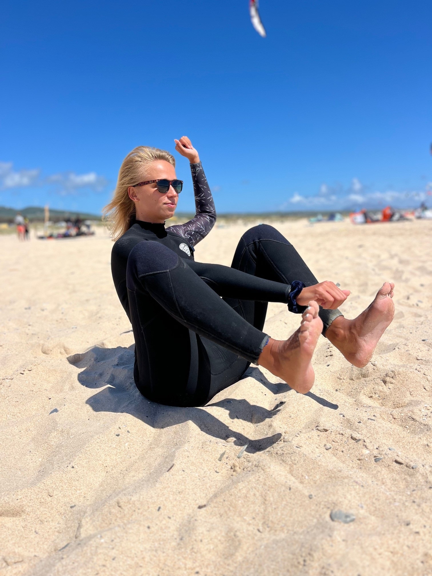 Ejercicio de equilibrio y movilidad para practicar la posición de colocación de la tabla en kitesurf