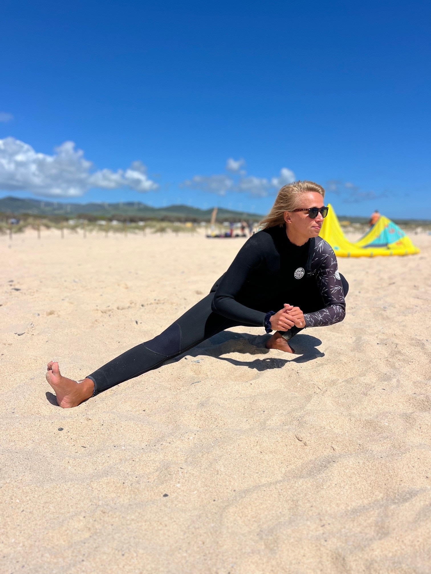 Lateral lunge stretch to improve hip mobility and flexibility for kitesurfing
