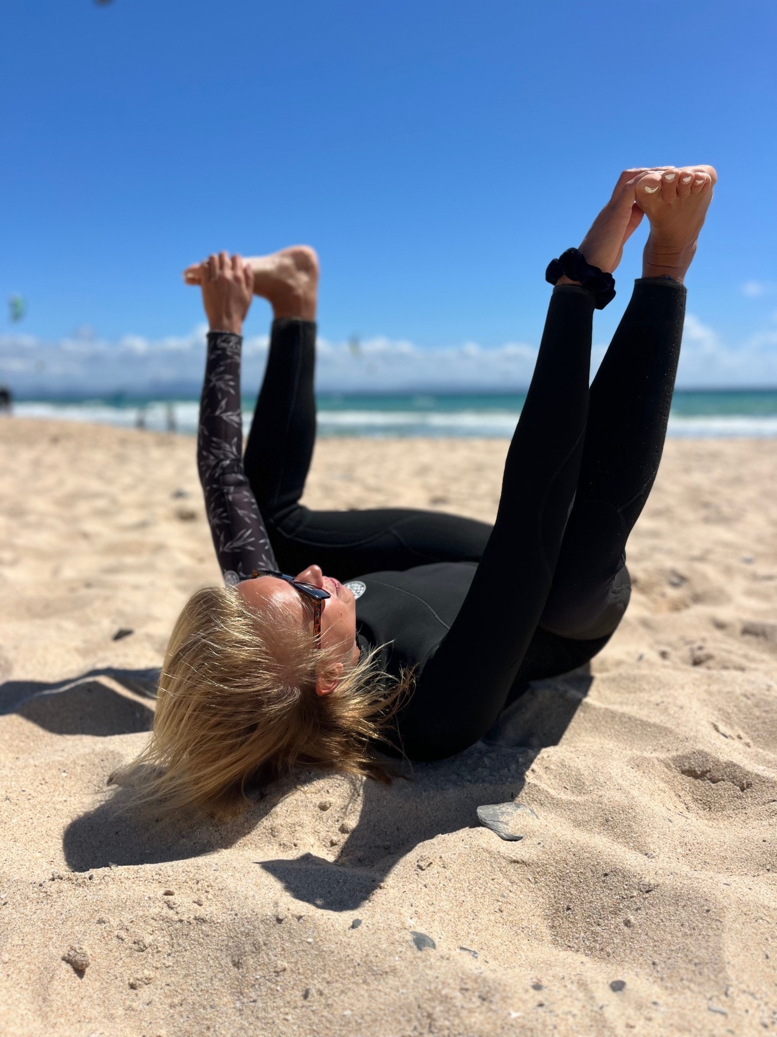 Postura Happy Baby para mejorar la movilidad de caderas y la flexibilidad para el kitesurf